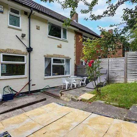 Entire In Seacroft, Leeds, Uk Holiday home *
