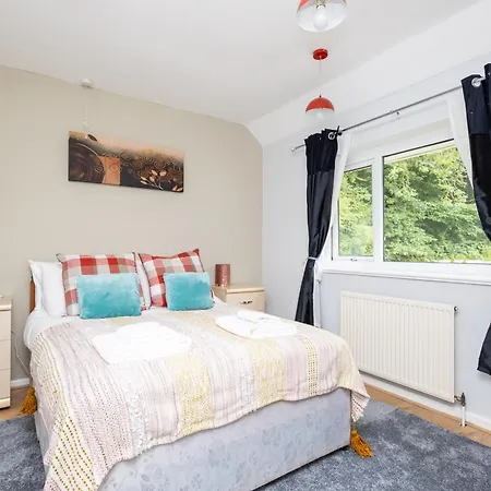 Holiday home Entire In Seacroft, Leeds, Uk *
