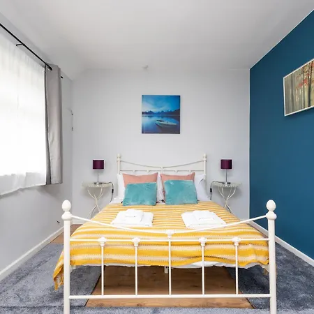 Holiday home Entire In Seacroft, Leeds, Uk